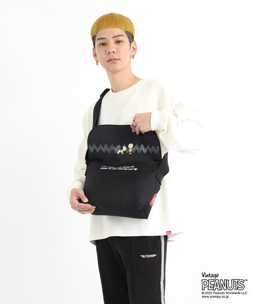 Manhattan Portage（マンハッタンポーテージ）の「CASUAL MESSENGER SLIM BP W/DIV MGNT PEANUTS 25（メッセンジャーバッグ・レディース・ブラック・SMALL）」の3枚目の写真