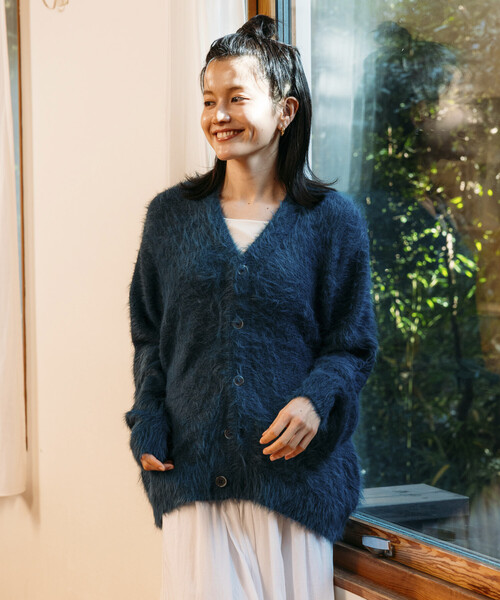 FREAK'S STORE(フリークスストア)の「メランジ フェザー Vネック カーディガン(カーディガン/ボレロ・メンズ・ブラック/ブルー/ブラウン/ベージュ・LARGE/MEDIUM)」の4枚目の写真