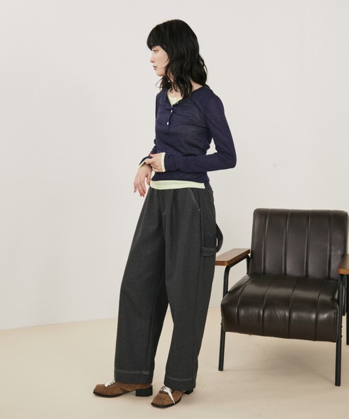 MERLOT（メルロー）の「フェイクレイヤードシアーヘンリーネックロンT（Tシャツ/カットソー・レディース・ネイビー/ライトグレー・FREE）」の5枚目の写真