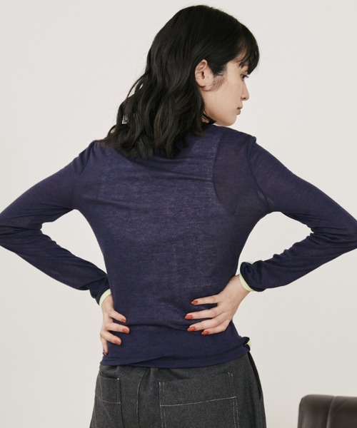 MERLOT（メルロー）の「フェイクレイヤードシアーヘンリーネックロンT（Tシャツ/カットソー・レディース・ネイビー/ライトグレー・FREE）」の19枚目の写真