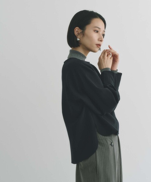 BIANCA(ビアンカ)の「【オンオフ着回し】大人の洗練プルオーバー(Tシャツ/カットソー・レディース・ベージュ/ダークネイビー/オフホワイト・38)」の3枚目の写真