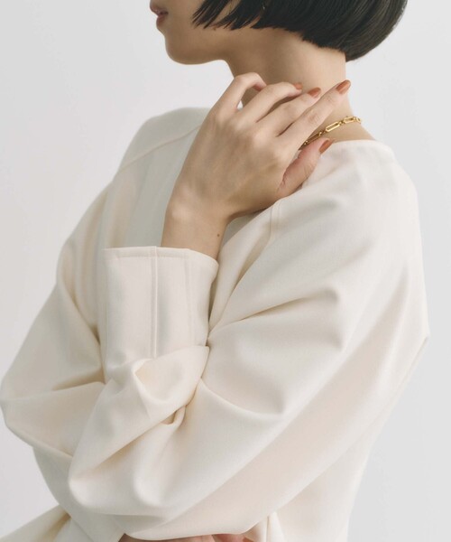 BIANCA(ビアンカ)の「【オンオフ着回し】大人の洗練プルオーバー(Tシャツ/カットソー・レディース・ベージュ/ダークネイビー/オフホワイト・38)」の18枚目の写真