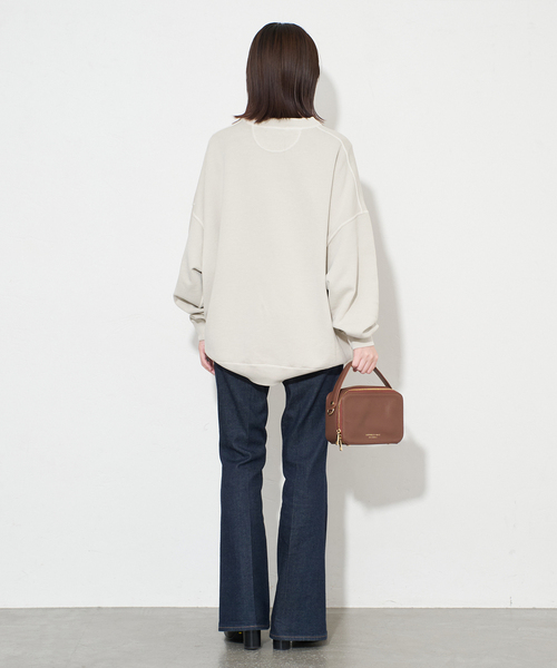 SLOBE IENA(スローブイエナ)の「《WEB限定/追加2》ビックシルエットピグメント裏毛プルオーバー(スウェット・レディース・ネイビー/ブラック系その他/ベージュ・FREE)」の17枚目の写真