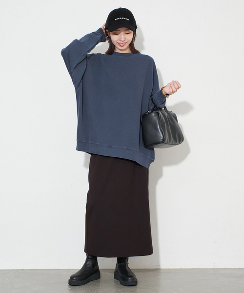 SLOBE IENA(スローブイエナ)の「《WEB限定/追加2》ビックシルエットピグメント裏毛プルオーバー(スウェット・レディース・ネイビー/ブラック系その他/ベージュ・FREE)」の11枚目の写真