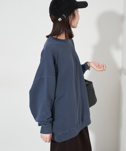 SLOBE IENA(スローブイエナ)の「《WEB限定/追加2》ビックシルエットピグメント裏毛プルオーバー(スウェット・レディース・ネイビー/ブラック系その他/ベージュ・FREE)」の17枚目の写真