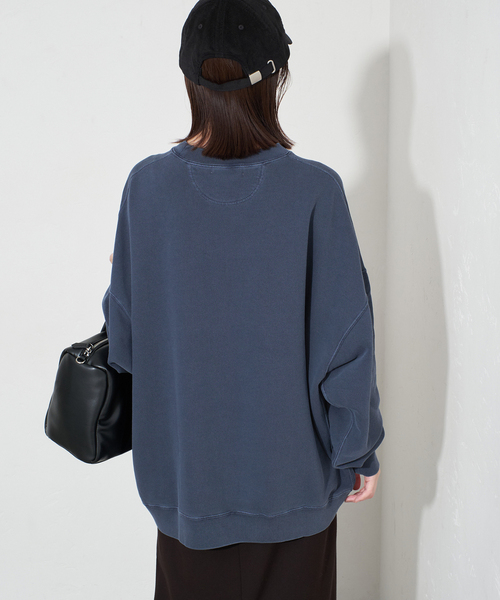 SLOBE IENA(スローブイエナ)の「《WEB限定/追加2》ビックシルエットピグメント裏毛プルオーバー(スウェット・レディース・ネイビー/ブラック系その他/ベージュ・FREE)」の18枚目の写真