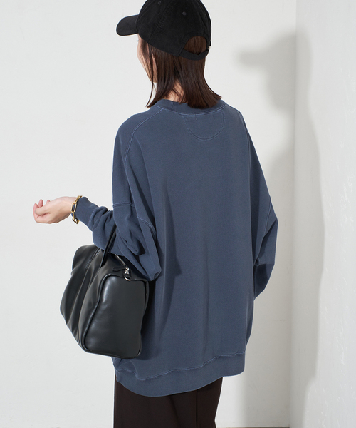SLOBE IENA(スローブイエナ)の「《WEB限定/追加2》ビックシルエットピグメント裏毛プルオーバー(スウェット・レディース・ネイビー/ブラック系その他/ベージュ・FREE)」の19枚目の写真