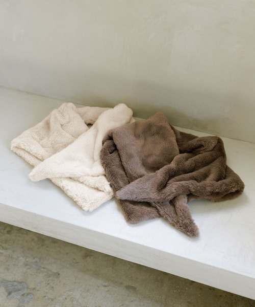 studio CLIP(スタディオクリップ)の「フェイクファーBIG三角ストール(ストール/ショール・レディース・ナチュラル/モカ・FREE)」の11枚目の写真