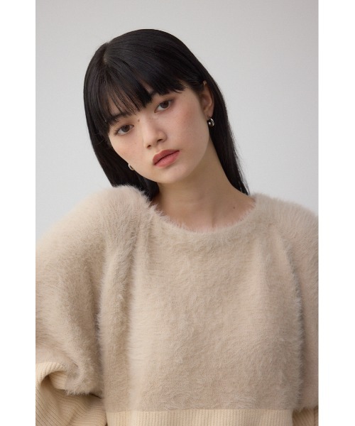 AZUL by moussy（アズールバイマウジー）の「シャギー切替ドルマンニット（ニット/セーター・レディース・アイボリー/ブラック/グレー・FREE）」の4枚目の写真