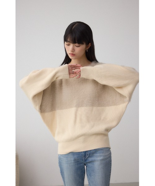 AZUL by moussy（アズールバイマウジー）の「シャギー切替ドルマンニット（ニット/セーター・レディース・アイボリー/ブラック/グレー・FREE）」の5枚目の写真