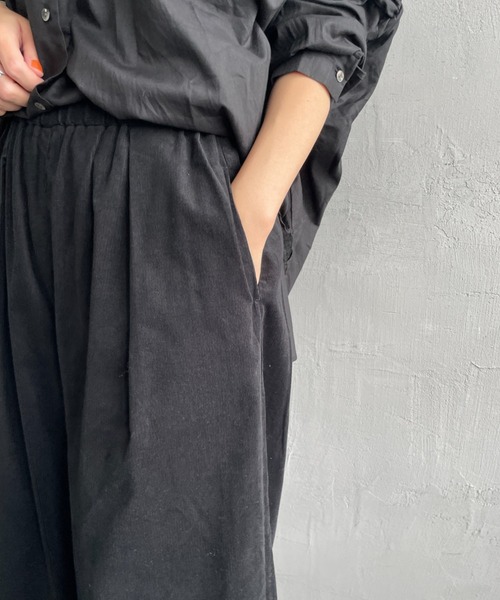 mizuiroind（ミズイロインド）の「[mizuiro ind/ミズイロインド] コーデュロイ タック ワイドパンツ（その他パンツ・レディース・アイボリー/ブラック・F）」の13枚目の写真