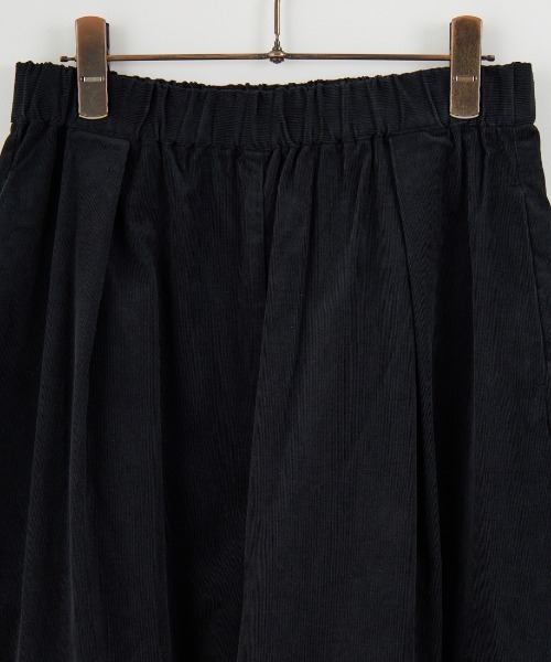 mizuiroind（ミズイロインド）の「[mizuiro ind/ミズイロインド] コーデュロイ タック ワイドパンツ（その他パンツ・レディース・アイボリー/ブラック・F）」の17枚目の写真