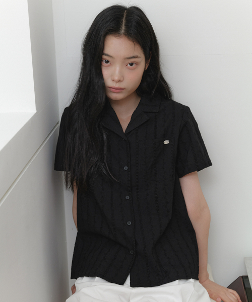 YUPPE(ヨッペ)の「LACE OLIVE SHIRT_BLACK(シャツ/ブラウス・レディース・その他・FREE)」の1枚目の写真