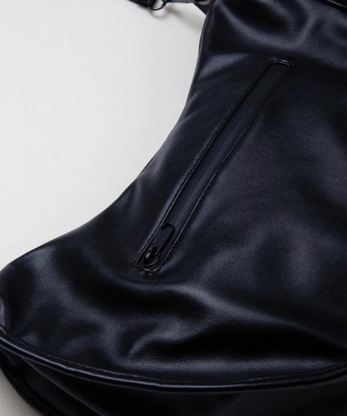 WESTBOY（ウエストボーイ）の「レザーライク カーブ ビッグショルダーバッグ WO25W12BG04（ショルダーバッグ・メンズ・ブラック・FREE）」の6枚目の写真