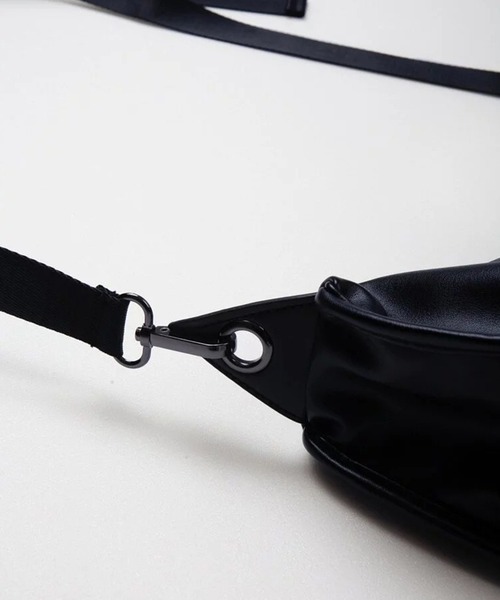 WESTBOY（ウエストボーイ）の「レザーライク カーブ ビッグショルダーバッグ WO25W12BG04（ショルダーバッグ・メンズ・ブラック・FREE）」の8枚目の写真