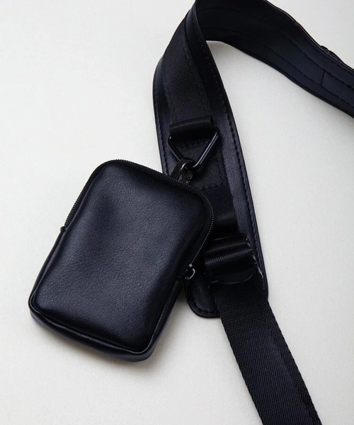 WESTBOY（ウエストボーイ）の「レザーライク カーブ ビッグショルダーバッグ WO25W12BG04（ショルダーバッグ・メンズ・ブラック・FREE）」の9枚目の写真