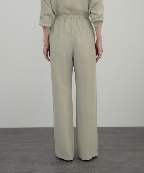 SALON adam et rope'（サロン アダム エ ロペ）の「[26SS]GENTLE SILK パンツ / セットアップ対応・洗える（その他パンツ・レディース・ベージュ系その他/ブラック・S/M）」の18枚目の写真