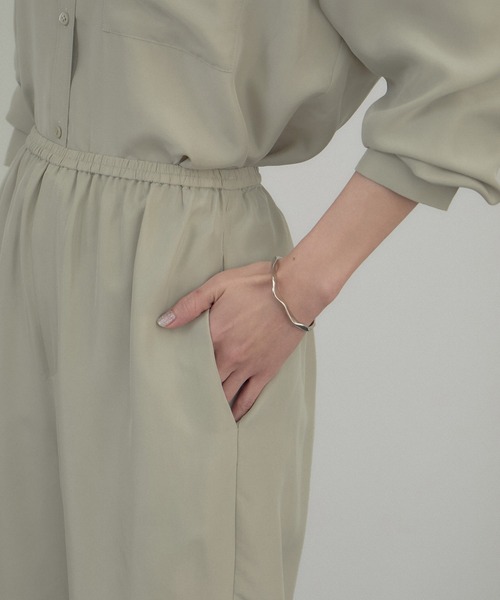 SALON adam et rope'（サロン アダム エ ロペ）の「[26SS]GENTLE SILK パンツ / セットアップ対応・洗える（その他パンツ・レディース・ベージュ系その他/ブラック・S/M）」の3枚目の写真