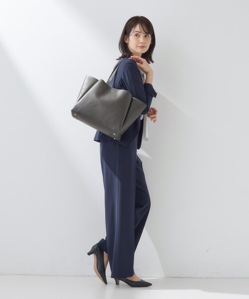 INDIVI(インディヴィ)の「【A4収納可能/合皮】キャリアタックバッグ(トートバッグ・レディース・チャコールグレー/ブラック/ベージュ・00)」の20枚目の写真