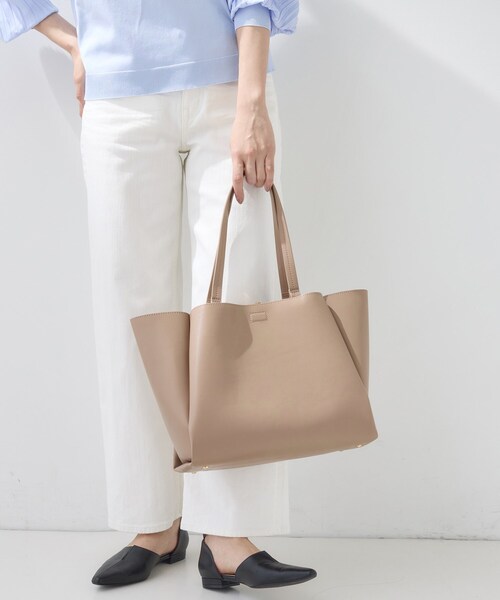 INDIVI(インディヴィ)の「【A4収納可能/合皮】キャリアタックバッグ(トートバッグ・レディース・チャコールグレー/ブラック/ベージュ・00)」の15枚目の写真