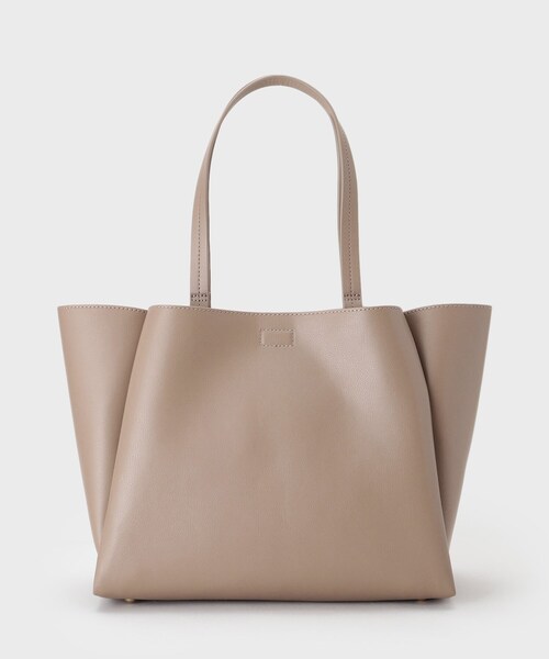 INDIVI(インディヴィ)の「【A4収納可能/合皮】キャリアタックバッグ(トートバッグ・レディース・チャコールグレー/ブラック/ベージュ・00)」の7枚目の写真