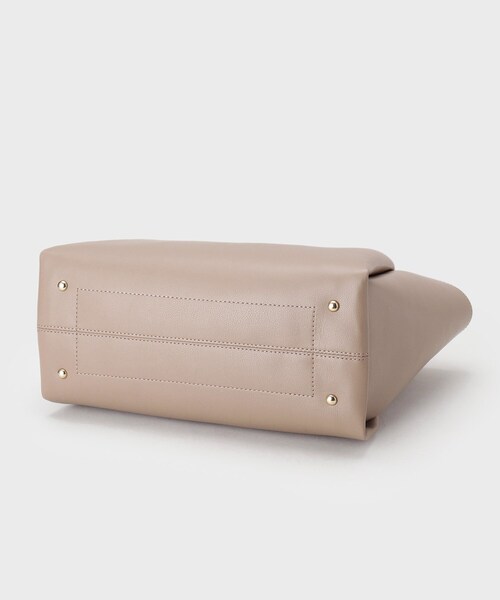 INDIVI(インディヴィ)の「【A4収納可能/合皮】キャリアタックバッグ(トートバッグ・レディース・チャコールグレー/ブラック/ベージュ・00)」の10枚目の写真