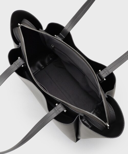 INDIVI(インディヴィ)の「【A4収納可能/合皮】キャリアタックバッグ(トートバッグ・レディース・チャコールグレー/ブラック/ベージュ・00)」の12枚目の写真