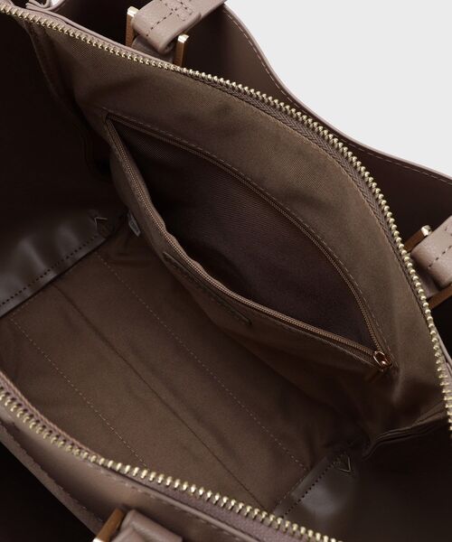 INDIVI(インディヴィ)の「【A4収納可能/合皮】キャリアタックバッグ(トートバッグ・レディース・チャコールグレー/ブラック/ベージュ・00)」の22枚目の写真