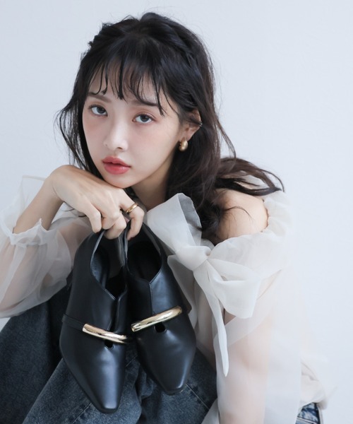 VIVIAN(ヴィヴィアン)の「スリットデザインゴールドモチーフパンプス(パンプス・レディース・ダークブラウン/ブラック・S/M/L/LL)」の6枚目の写真