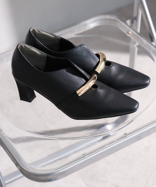 VIVIAN(ヴィヴィアン)の「スリットデザインゴールドモチーフパンプス(パンプス・レディース・ダークブラウン/ブラック・S/M/L/LL)」の4枚目の写真