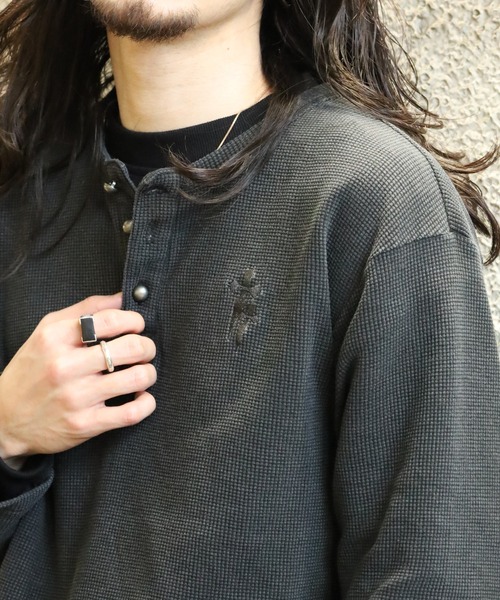 bike star(バイクスター)の「BIKE STAR ワンポイント刺繍ワッフルヘンリーネックロンT(Tシャツ/カットソー・メンズ・レッド/チャコールグレー/ブラック・L/M)」の2枚目の写真