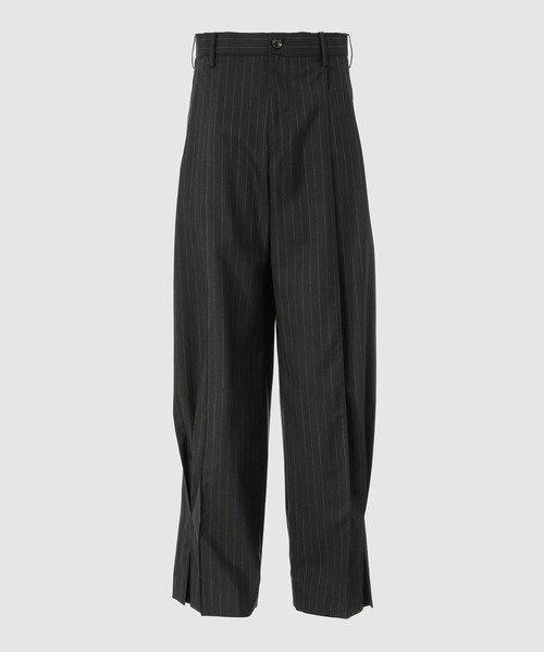 KHOKI（コッキ）の「Pleated Stripe Summer Wool Pants（その他パンツ・メンズ・グレー/ブラック/ベージュ・2）」の2枚目の写真