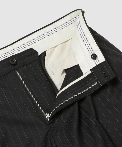 KHOKI（コッキ）の「Pleated Stripe Summer Wool Pants（その他パンツ・メンズ・グレー/ブラック/ベージュ・2）」の6枚目の写真