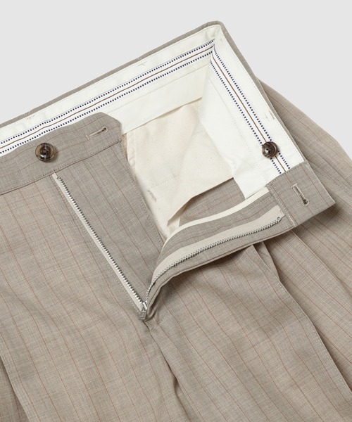 KHOKI（コッキ）の「Pleated Stripe Summer Wool Pants（その他パンツ・メンズ・グレー/ブラック/ベージュ・2）」の15枚目の写真
