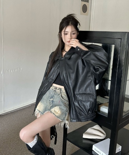 Ritzy(リッツィー)の「オーバーサイズ フェイクレザー ジャケット(ピーコート・レディース・ブラウン/ブラック・M)」の17枚目の写真