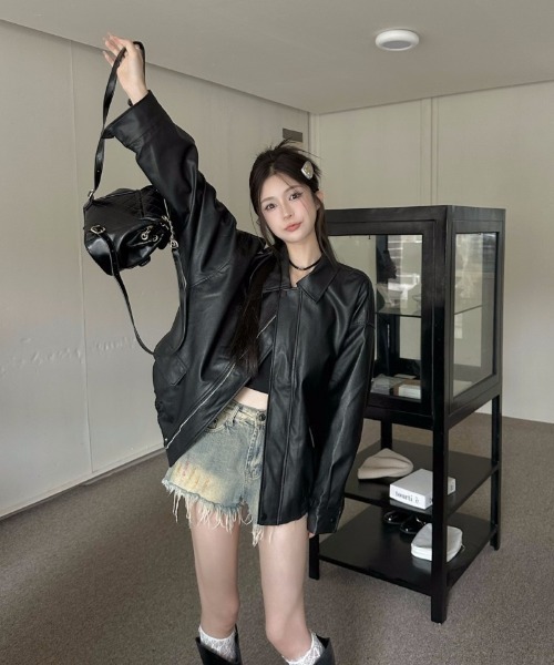 Ritzy(リッツィー)の「オーバーサイズ フェイクレザー ジャケット(ピーコート・レディース・ブラウン/ブラック・M)」の18枚目の写真