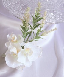 Salon de Lilas（サロンドリラ）の「胡蝶蘭とラベンダーのコサージュ（ブローチ/コサージュ）」