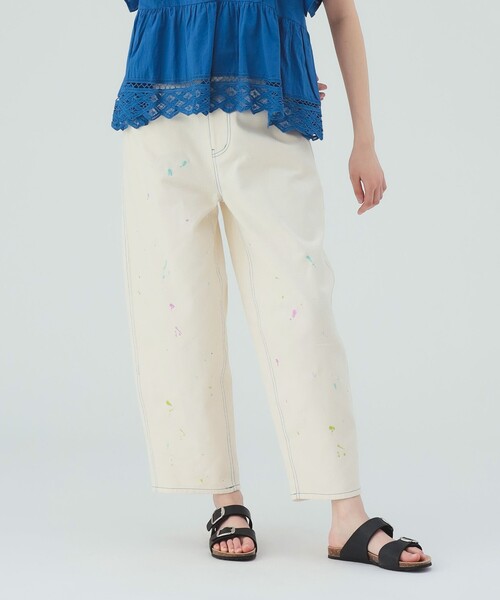 BEAMS HEART(ビームスハート)の「カラーペイント 刺繍パンツ(デニムパンツ・レディース・オフホワイト/ブルー・MEDIUM/SMALL)」の1枚目の写真