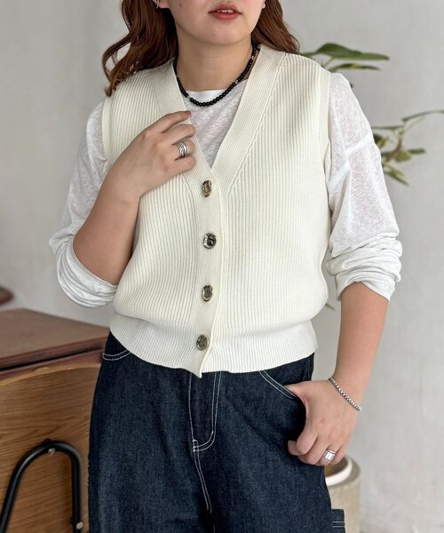 CPCM（シーピーシーエム）の「メタル釦コンパクトベスト（ニット/セーター・レディース・アイボリー/ブラック/グレイッシュベージュ・FREE）」の19枚目の写真