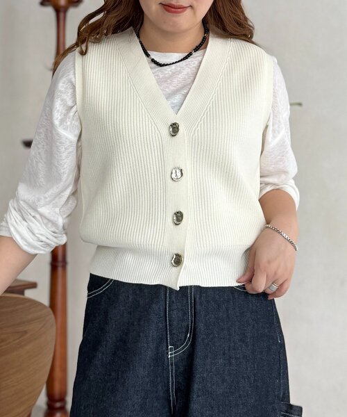 CPCM（シーピーシーエム）の「メタル釦コンパクトベスト（ニット/セーター・レディース・アイボリー/ブラック/グレイッシュベージュ・FREE）」の7枚目の写真