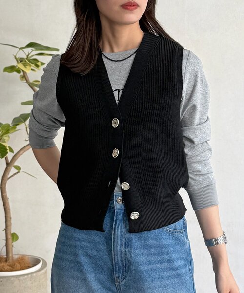 CPCM（シーピーシーエム）の「メタル釦コンパクトベスト（ニット/セーター・レディース・アイボリー/ブラック/グレイッシュベージュ・FREE）」の9枚目の写真