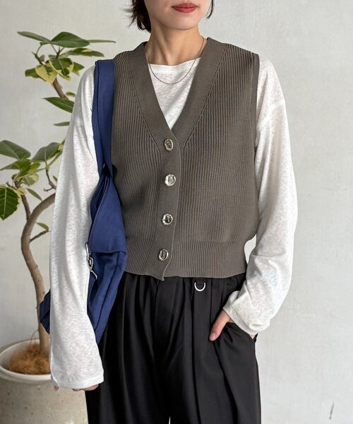 CPCM（シーピーシーエム）の「メタル釦コンパクトベスト（ニット/セーター・レディース・アイボリー/ブラック/グレイッシュベージュ・FREE）」の14枚目の写真