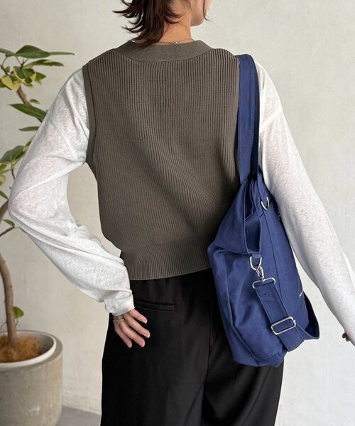 CPCM（シーピーシーエム）の「メタル釦コンパクトベスト（ニット/セーター・レディース・アイボリー/ブラック/グレイッシュベージュ・FREE）」の16枚目の写真