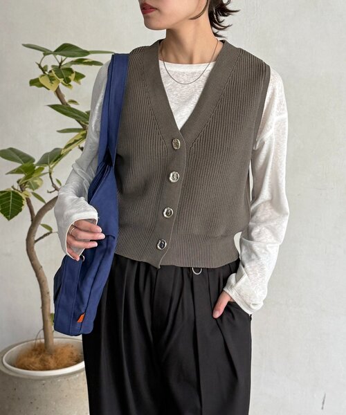 CPCM（シーピーシーエム）の「メタル釦コンパクトベスト（ニット/セーター・レディース・アイボリー/ブラック/グレイッシュベージュ・FREE）」の17枚目の写真
