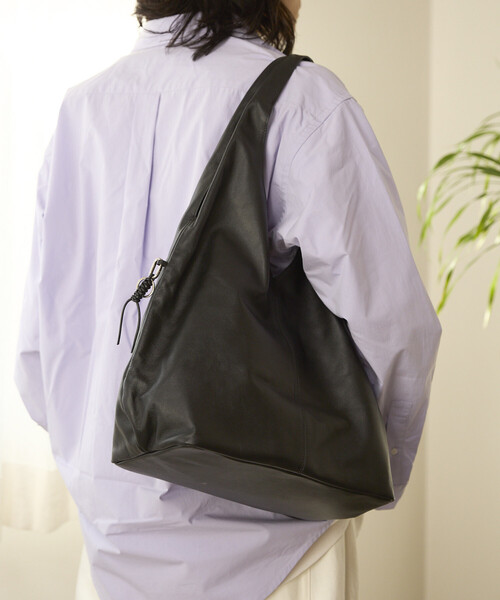 Firsthand（ファーストハンド）の「Firsthand/ファーストハンド Big Leather Marche Bag / ビッグ レザー マルシェバッグ / 牛革 / 撥水レザー（トートバッグ・メンズ・ブラック・ONE SIZE）」の4枚目の写真