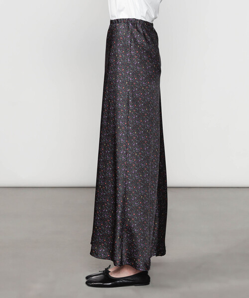 TICCA（ティッカ）の「TICCA | リトルフラワープリント タイトスカート WOMEN（スカート・レディース・ブルー系その他5・1）」の9枚目の写真