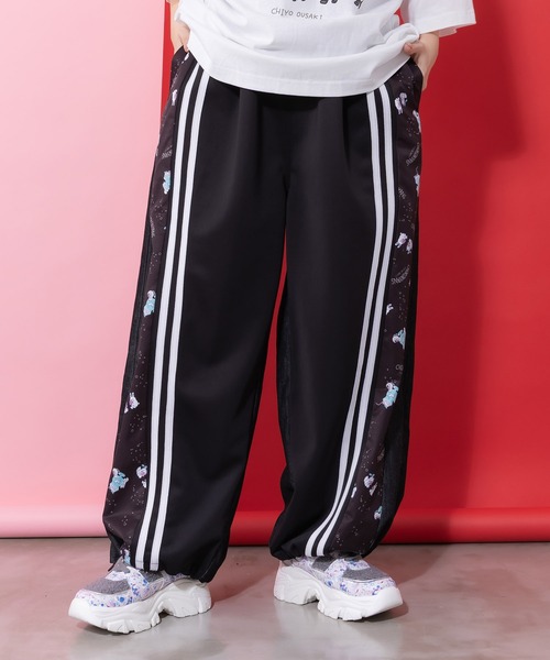 ScoLar Parity（スカラーパリティ）の「361109：桜咲千依さんコラボ第5弾 ちょこにゃんず ジャージ×デニム切替パンツ（その他パンツ・レディース・ブラック/サックスブルー・M）」の20枚目の写真