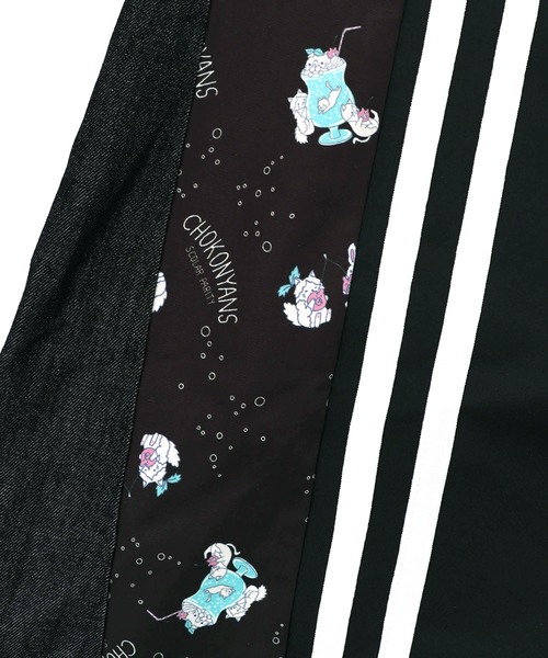 ScoLar Parity（スカラーパリティ）の「361109：桜咲千依さんコラボ第5弾 ちょこにゃんず ジャージ×デニム切替パンツ（その他パンツ・レディース・ブラック/サックスブルー・M）」の10枚目の写真