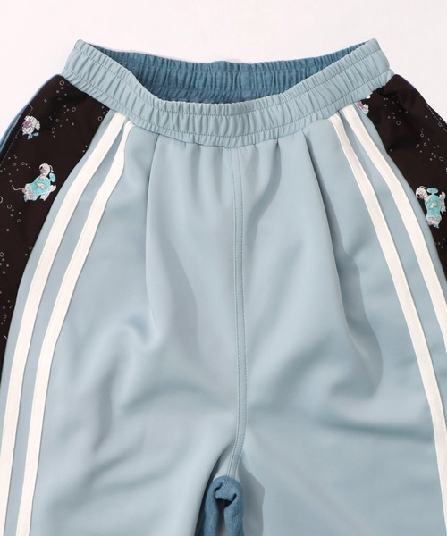 ScoLar Parity（スカラーパリティ）の「361109：桜咲千依さんコラボ第5弾 ちょこにゃんず ジャージ×デニム切替パンツ（その他パンツ・レディース・ブラック/サックスブルー・M）」の13枚目の写真