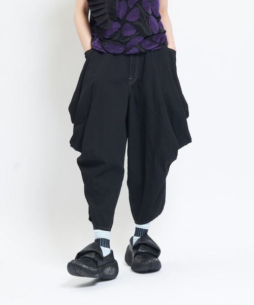 gomme(ゴム)の「ドレープデニムパンツ(デニムパンツ・レディース・ブラック・MEDIUM)」の1枚目の写真